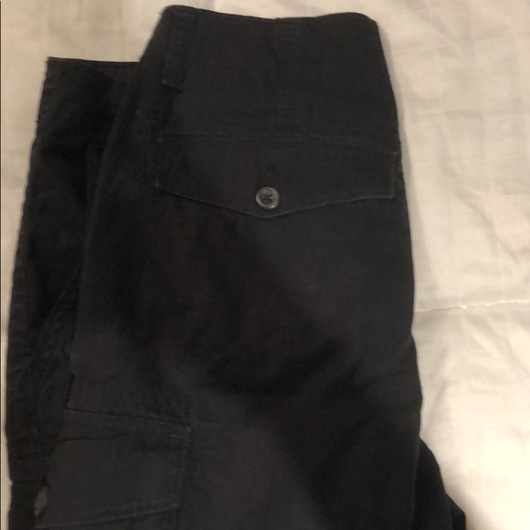 Old navy black cargo shorts - Picture 4 of 7